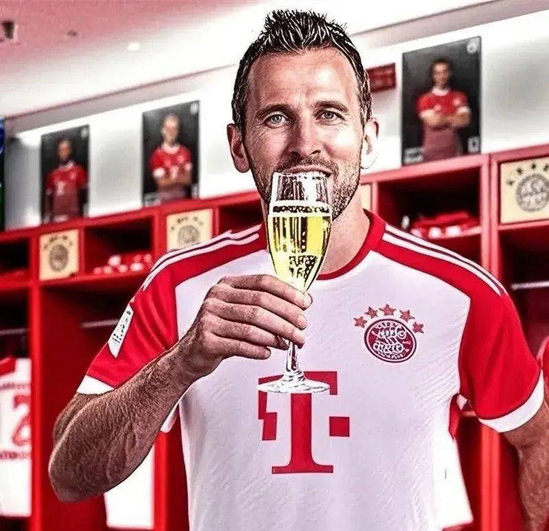 凯恩在巴塞罗那比赛中重要助攻，反败为胜引发热议！