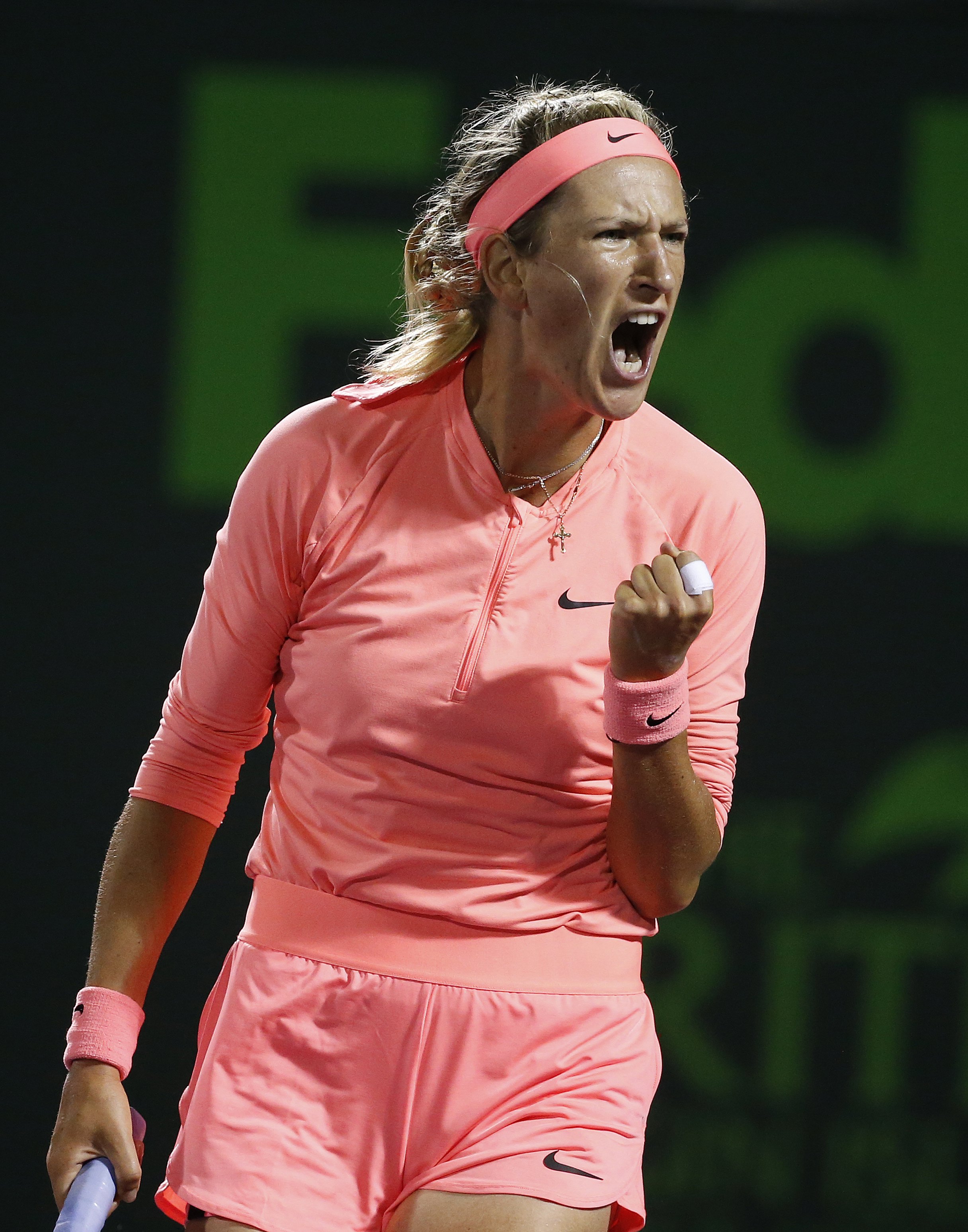 阿扎伦卡连续二十场比赛得分超过败北，MAD挑战极限！的简单介绍